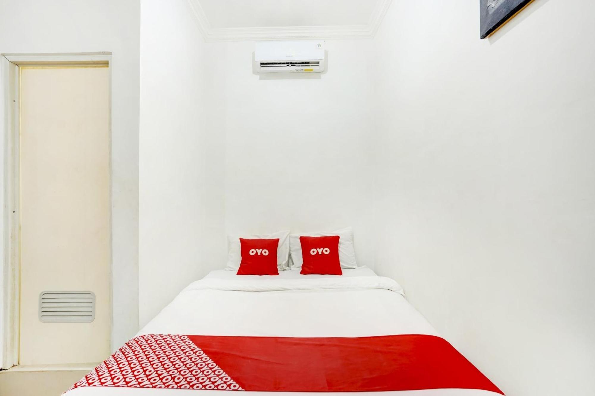 Super Oyo 3702 Homestay Bougenville Syariah Lamongan Exterior foto