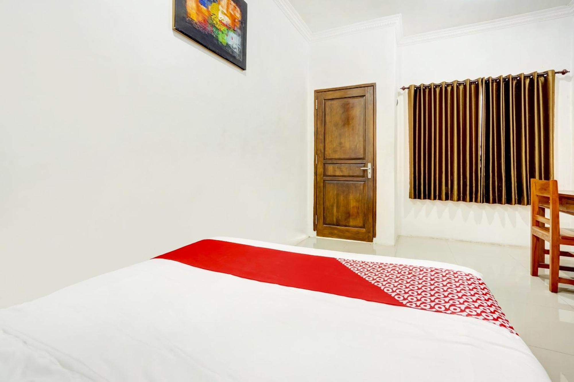 Super Oyo 3702 Homestay Bougenville Syariah Lamongan Exterior foto