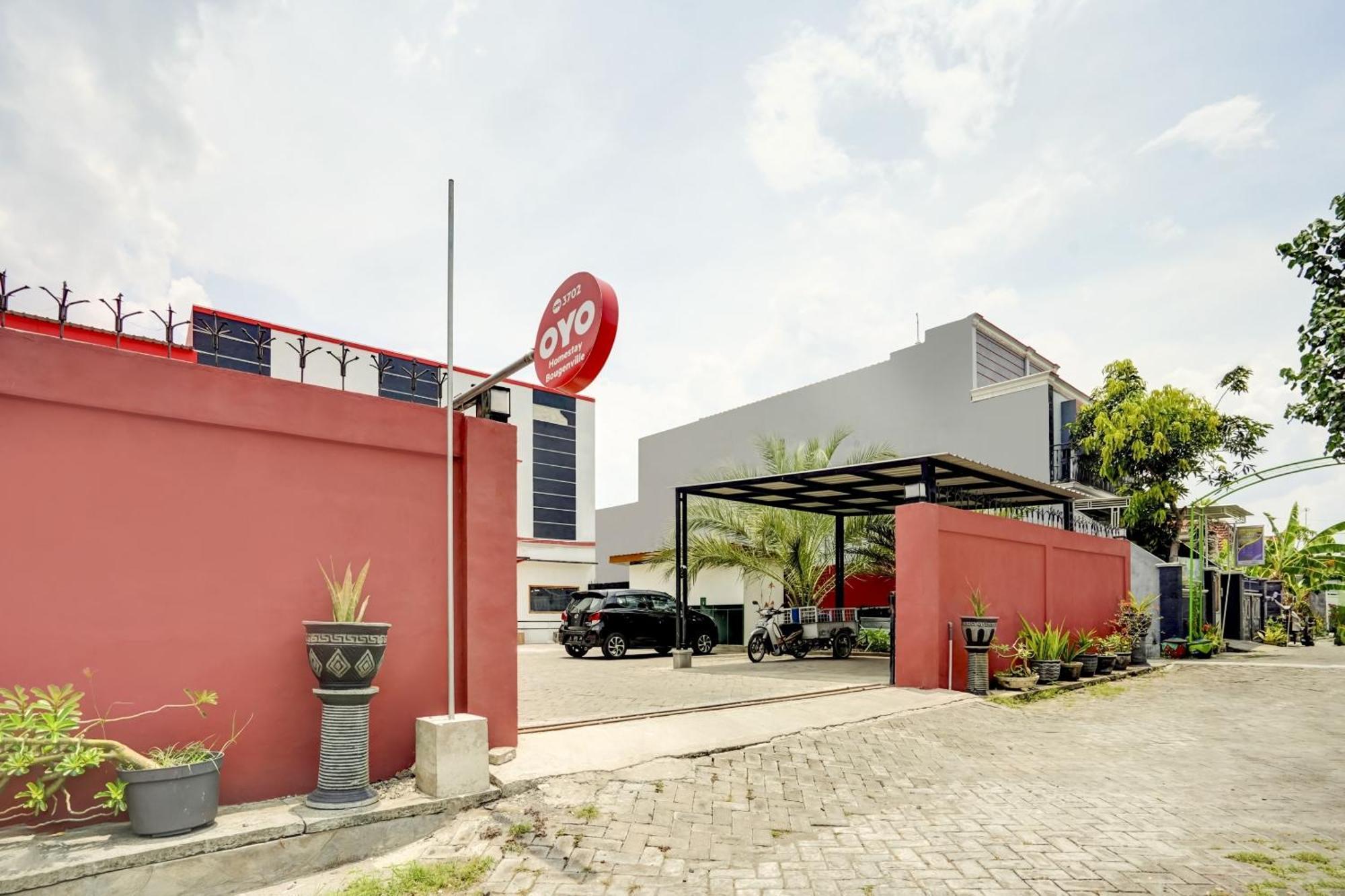 Super Oyo 3702 Homestay Bougenville Syariah Lamongan Exterior foto